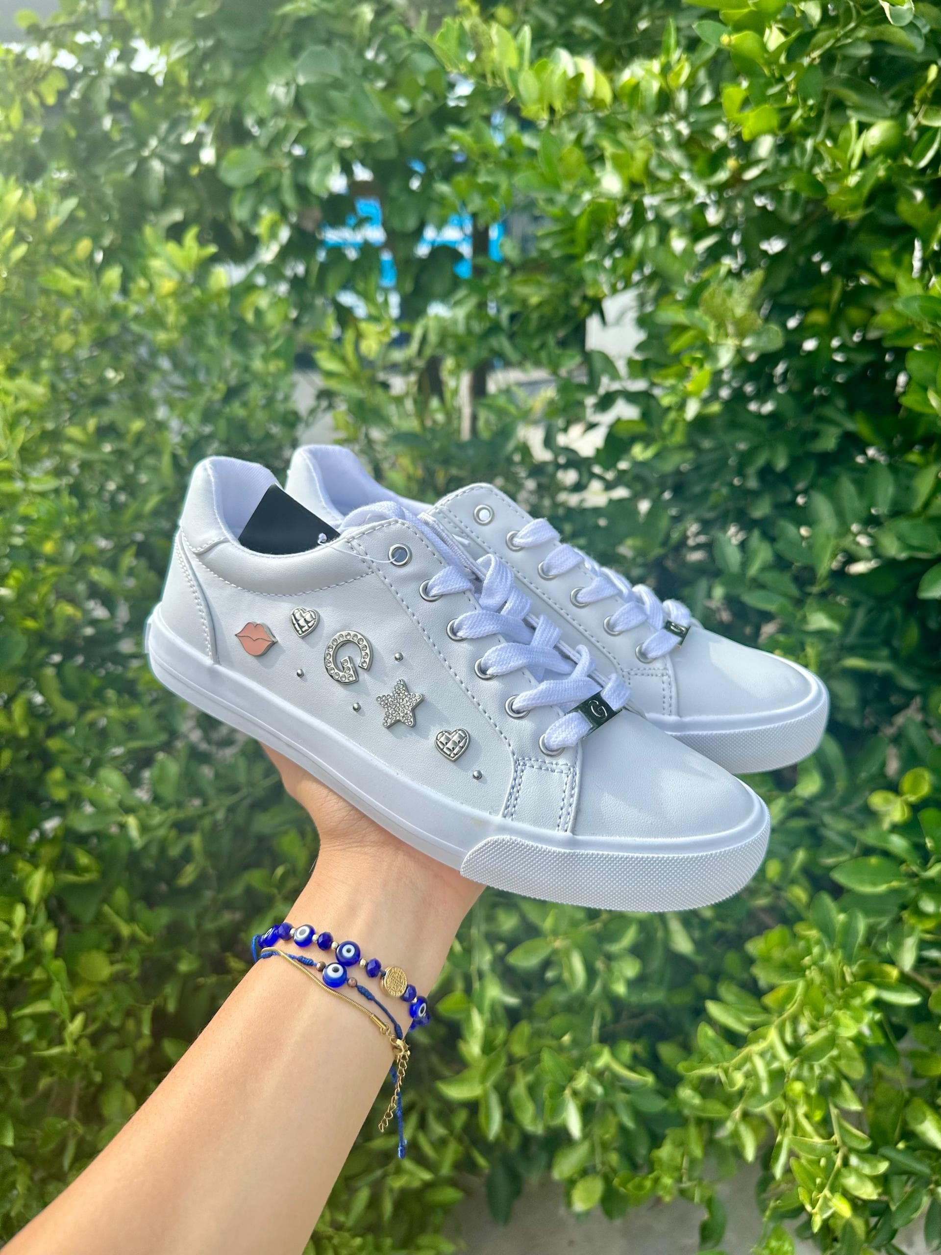 Zapatos Guess Blanco con accesorios